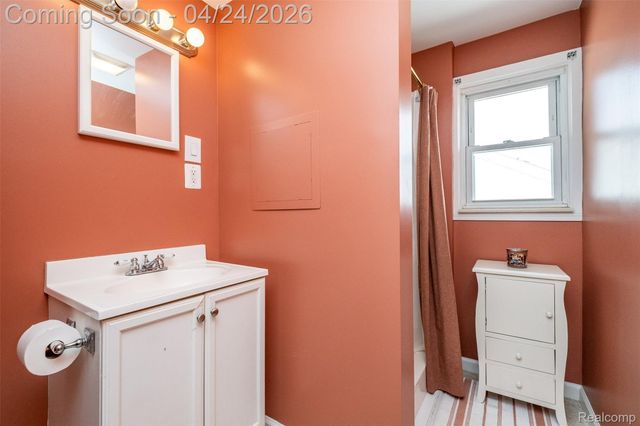 51 Hamata Avenue, Hazel Park, MI 48030