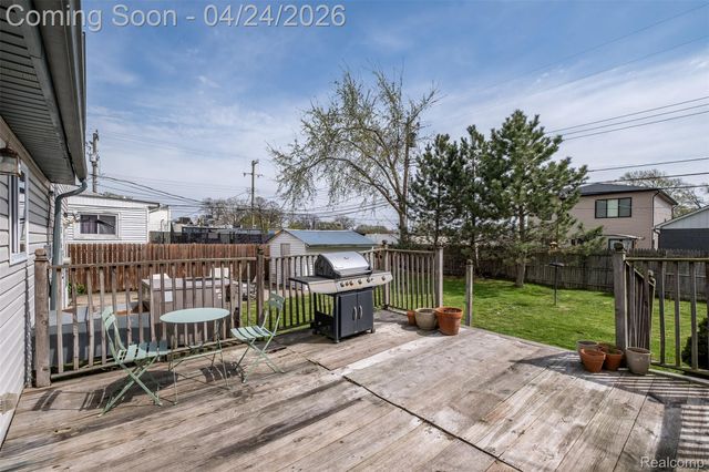 51 Hamata Avenue, Hazel Park, MI 48030