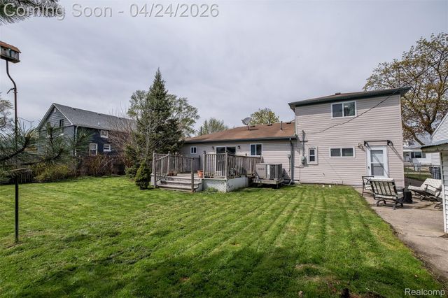 51 Hamata Avenue, Hazel Park, MI 48030