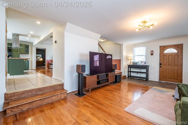 51 Hamata Avenue, Hazel Park, MI 48030