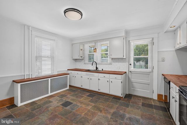 604 CHESTNUT ST, Columbia, PA 17512