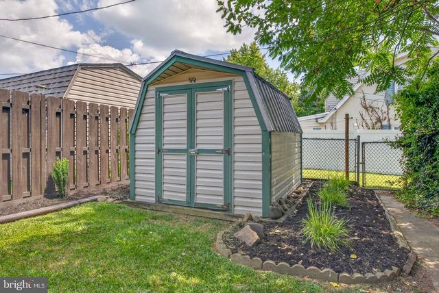 604 CHESTNUT ST, Columbia, PA 17512