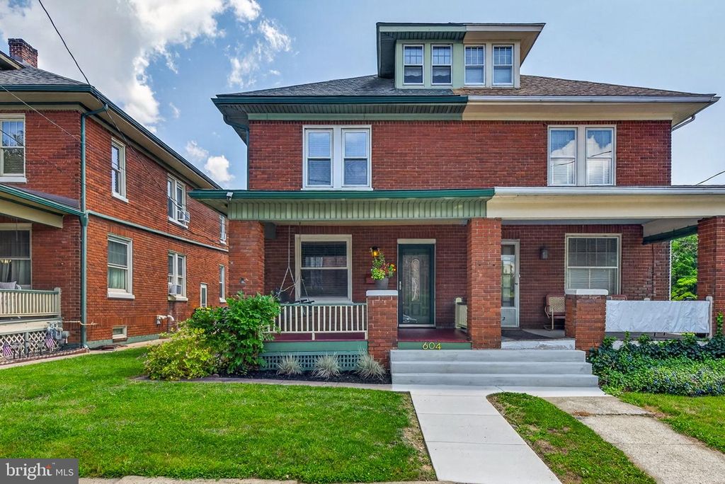 604 CHESTNUT ST, Columbia, PA 17512