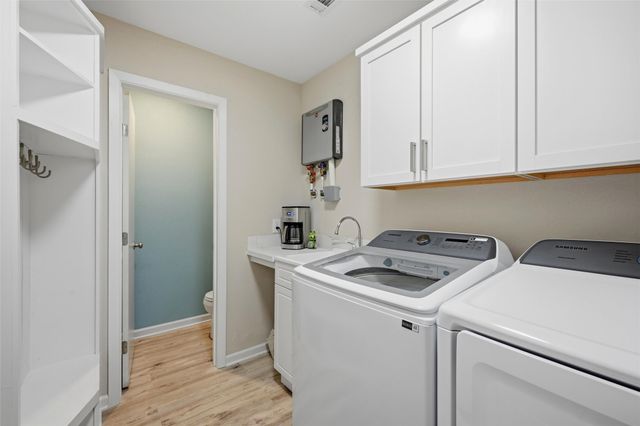 404 Hacienda Drive, Pottsboro, TX 75076