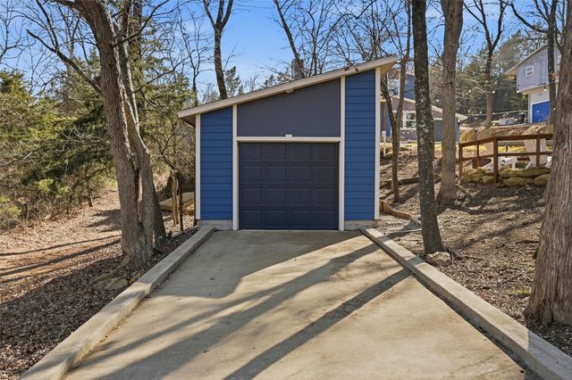 404 Hacienda Drive, Pottsboro, TX 75076