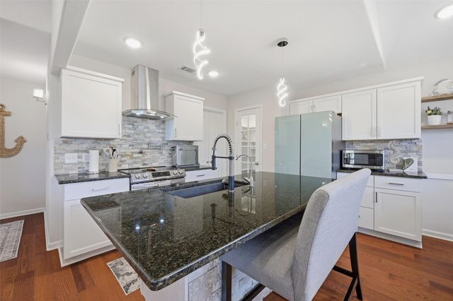 404 Hacienda Drive, Pottsboro, TX 75076