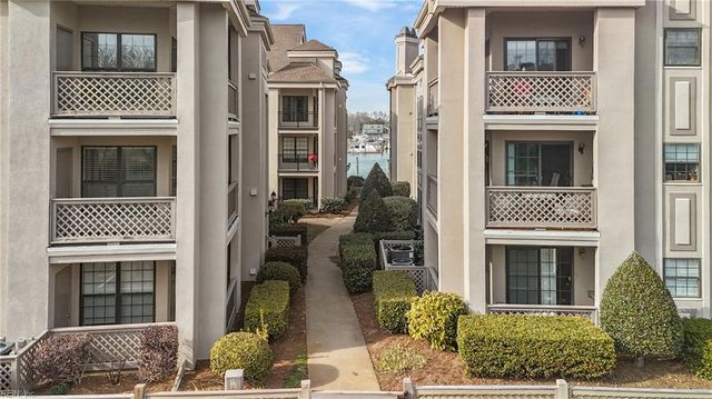 407 Harbour Pt Apt 204, Virginia Beach, VA 23451