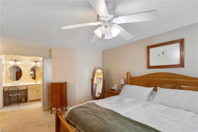 407 Harbour Pt Apt 204, Virginia Beach, VA 23451