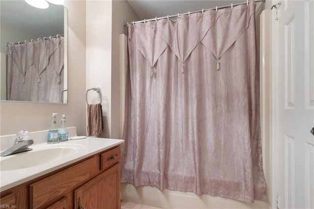 407 Harbour Pt Apt 204, Virginia Beach, VA 23451