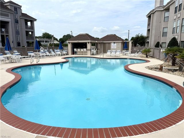 407 Harbour Pt Apt 204, Virginia Beach, VA 23451