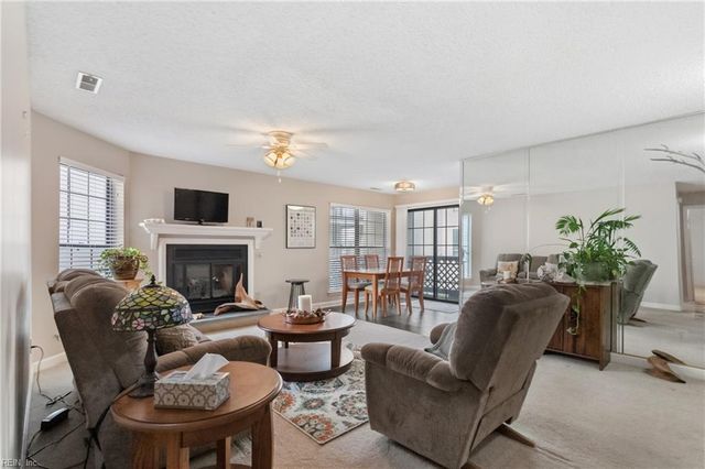 407 Harbour Pt Apt 204, Virginia Beach, VA 23451