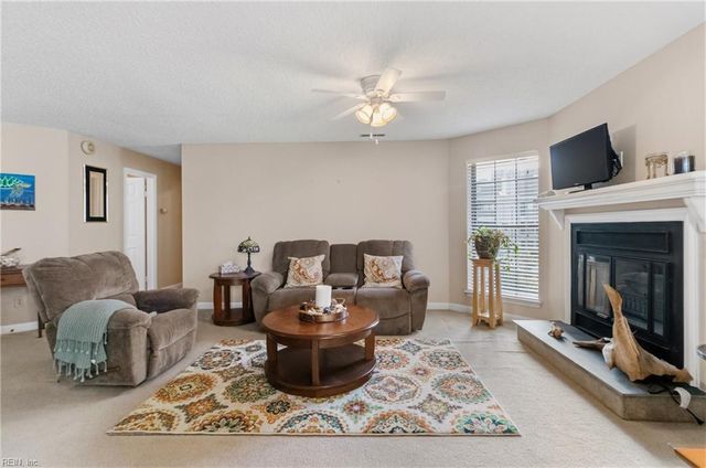 407 Harbour Pt Apt 204, Virginia Beach, VA 23451