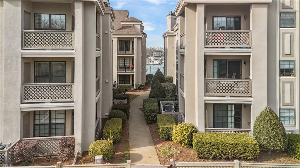 407 Harbour Pt Apt 204, Virginia Beach, VA 23451