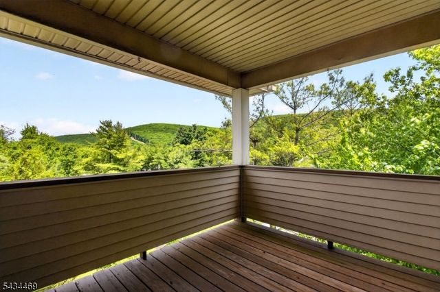 23 Caleb Ct, Hardyston Twp., NJ 07419