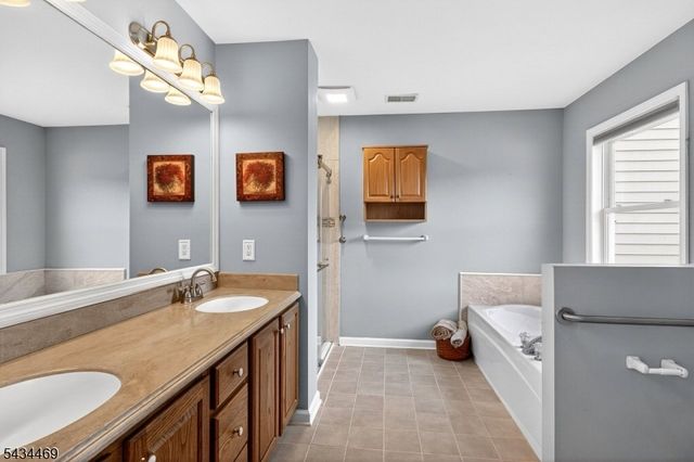 23 Caleb Ct, Hardyston Twp., NJ 07419