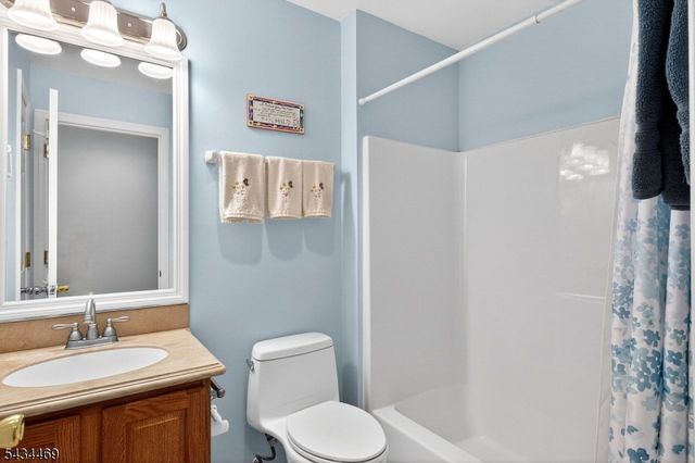 23 Caleb Ct, Hardyston Twp., NJ 07419