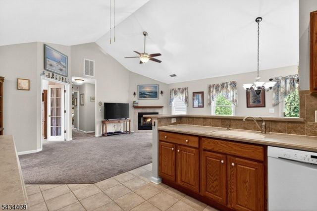 23 Caleb Ct, Hardyston Twp., NJ 07419