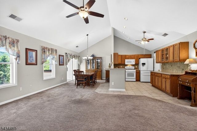 23 Caleb Ct, Hardyston Twp., NJ 07419