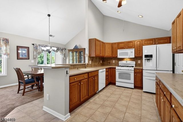 23 Caleb Ct, Hardyston Twp., NJ 07419