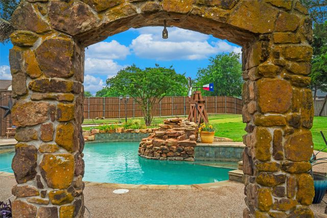1561 Saint Andrews Drive, Red Oak, TX 75154