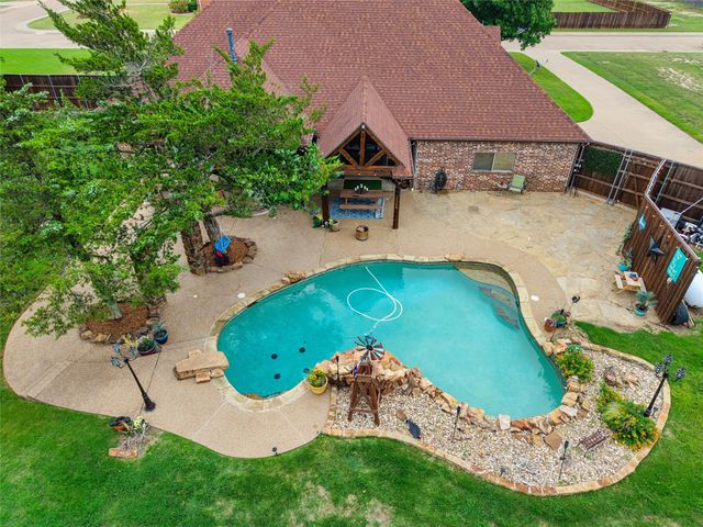 1561 Saint Andrews Drive, Red Oak, TX 75154