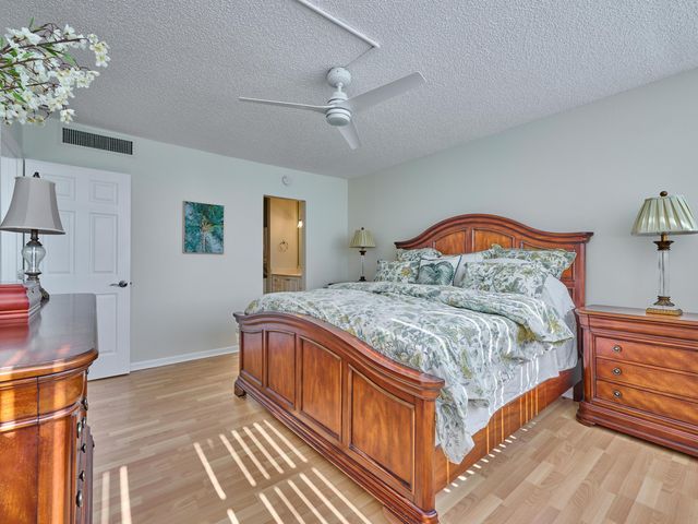 336 Golfview Road 605, North Palm Beach, FL 33408