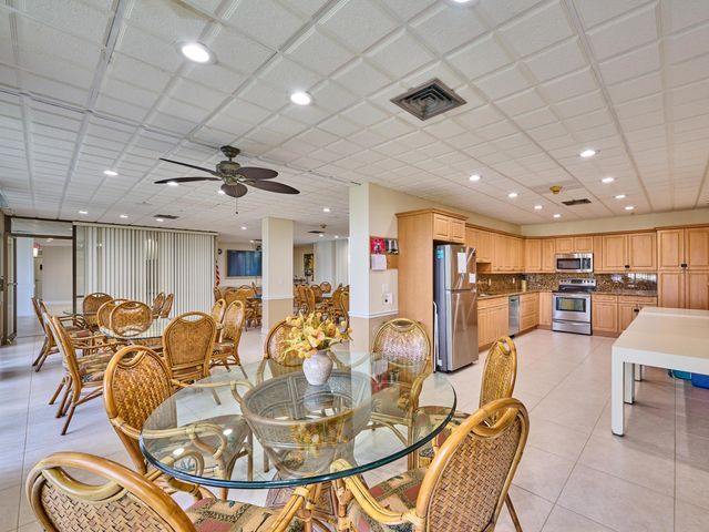 336 Golfview Road 605, North Palm Beach, FL 33408
