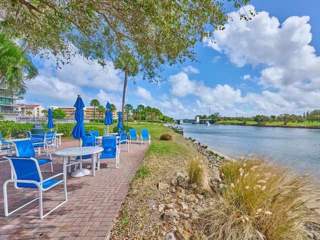 336 Golfview Road 605, North Palm Beach, FL 33408