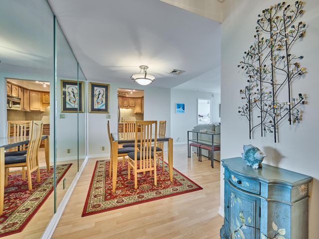 336 Golfview Road 605, North Palm Beach, FL 33408