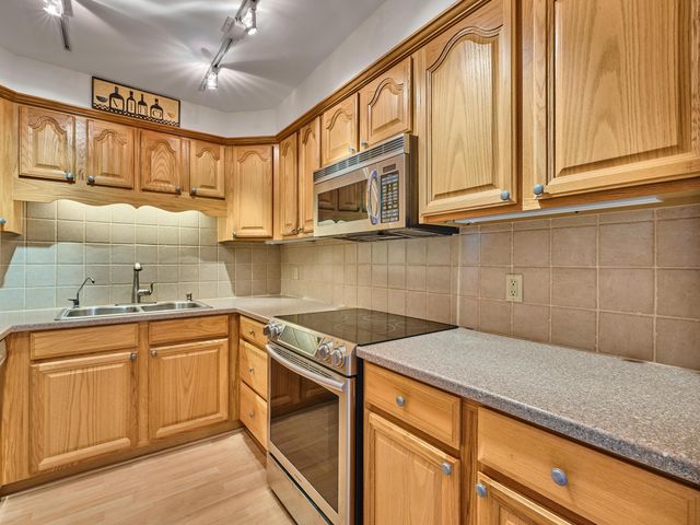 336 Golfview Road 605, North Palm Beach, FL 33408