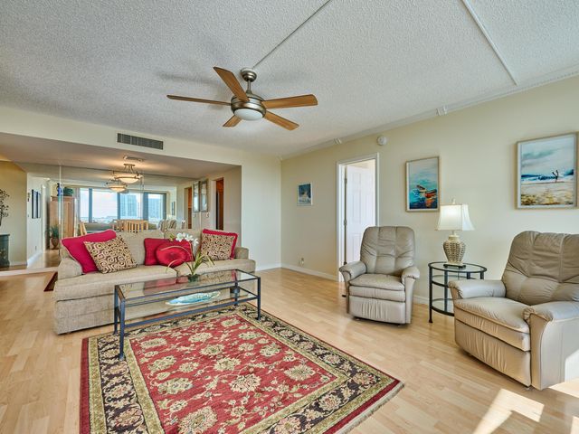 336 Golfview Road 605, North Palm Beach, FL 33408