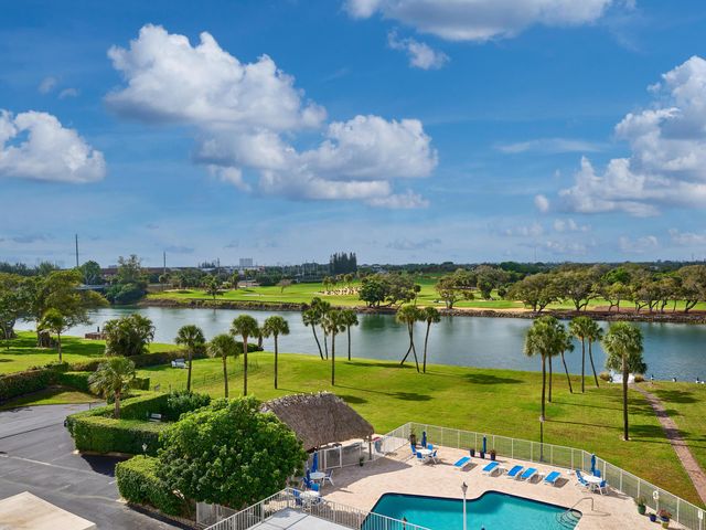 336 Golfview Road 605, North Palm Beach, FL 33408