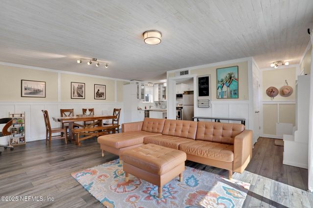 1721 S 2ND Street S, Jacksonville Beach, FL 32250