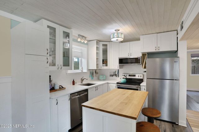 1721 S 2ND Street S, Jacksonville Beach, FL 32250