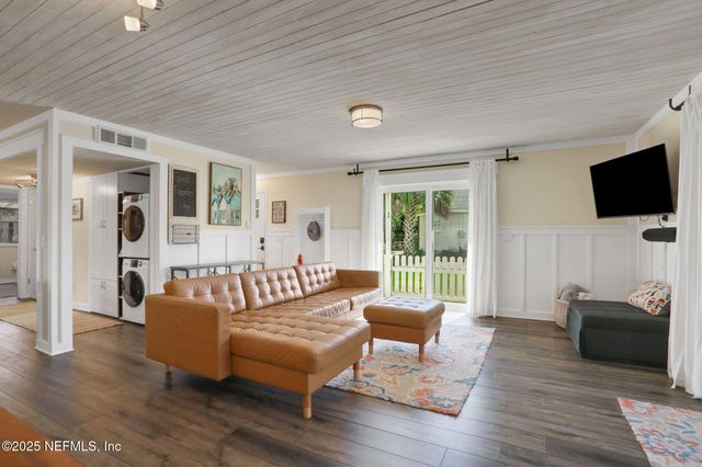 1721 S 2ND Street S, Jacksonville Beach, FL 32250