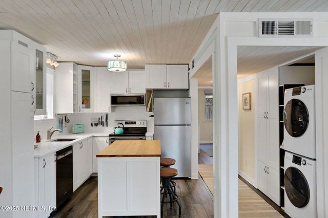 1721 S 2ND Street S, Jacksonville Beach, FL 32250