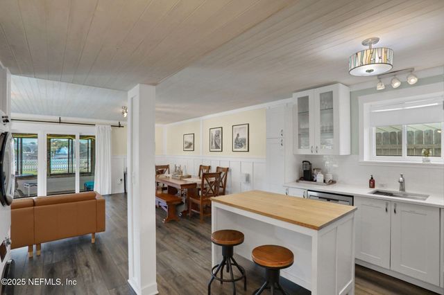 1721 S 2ND Street S, Jacksonville Beach, FL 32250