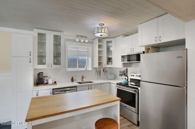 1721 S 2ND Street S, Jacksonville Beach, FL 32250