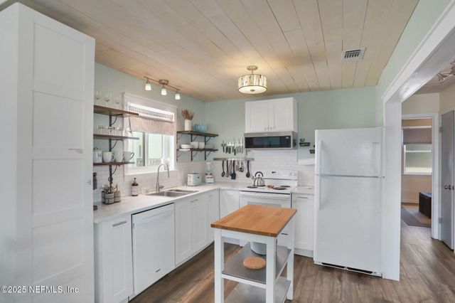 1721 S 2ND Street S, Jacksonville Beach, FL 32250