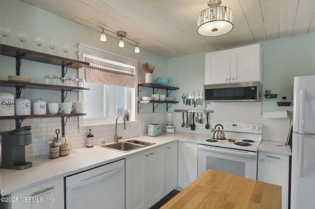 1721 S 2ND Street S, Jacksonville Beach, FL 32250