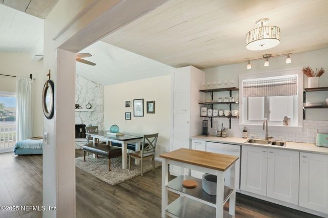 1721 S 2ND Street S, Jacksonville Beach, FL 32250