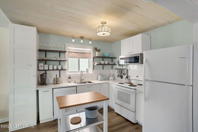 1721 S 2ND Street S, Jacksonville Beach, FL 32250