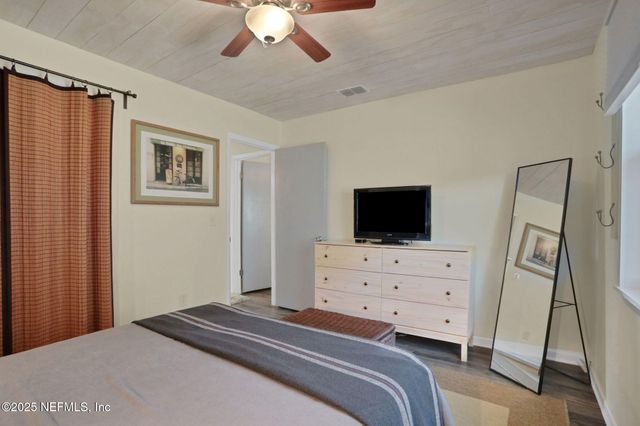 1721 S 2ND Street S, Jacksonville Beach, FL 32250