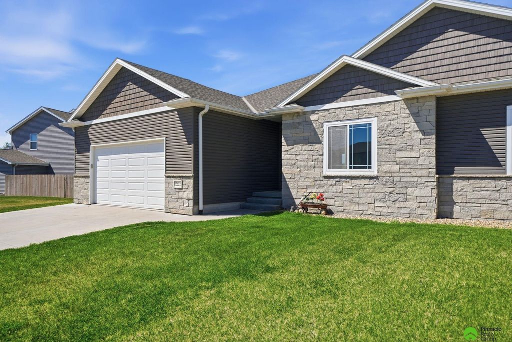 9515 Friedman Street, Lincoln, NE 68516