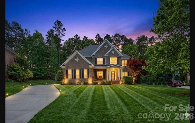 807 Crown Vista Court, Wesley Chapel, NC 28110