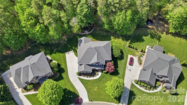807 Crown Vista Court, Wesley Chapel, NC 28110