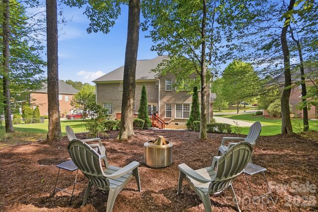 807 Crown Vista Court, Wesley Chapel, NC 28110