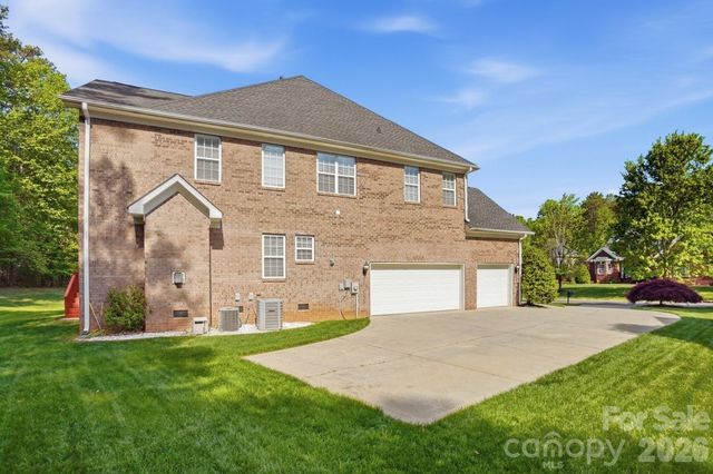 807 Crown Vista Court, Wesley Chapel, NC 28110