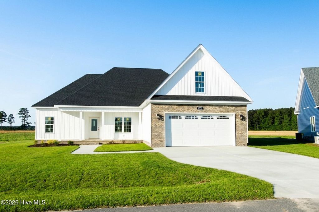 2757 Whitaker Glen Drive, Farmville, NC 27828