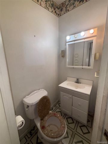 14150 Strathmoor Street, Detroit, MI 48227